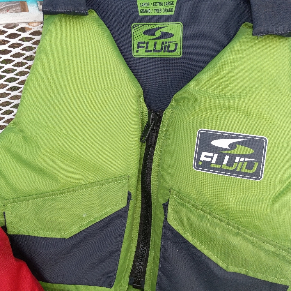 Life vests - Picture 4 of 4